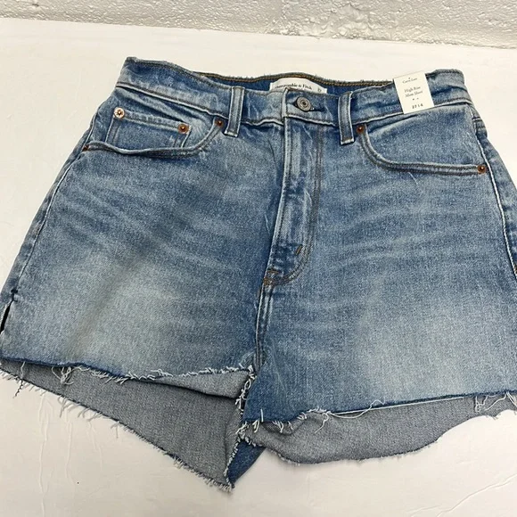 NWT Abercrombie curve love high rise mom shorts.  heart sequin pride shorts 27/4 - Picture 4 of 6